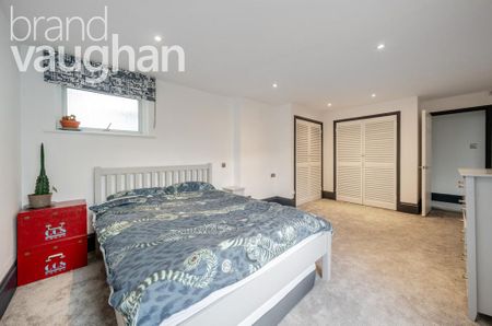 3 bedroom flat to rent - Photo 4
