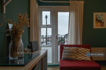 2 bedroom flat to rent - Photo 3