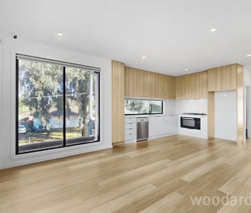 Stylish Family Home in Prime Heidelberg West Location - Photo 4