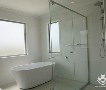 Executive Modern Designed Family Home - Photo 4