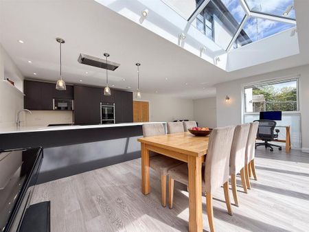 6 bedroom detached house to rent - Photo 4