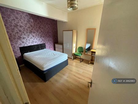 2 bedroom flat to rent - Photo 5