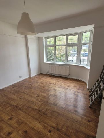 4 Bed Semi-Detached House, Ilford, IG3 - Photo 2