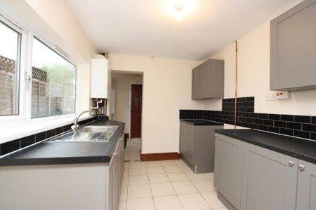3 bedroom terraced house to rent - Photo 2