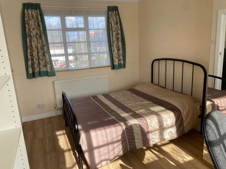 Room in a Shared Flat, Glyn Court, SW16 - Photo 2