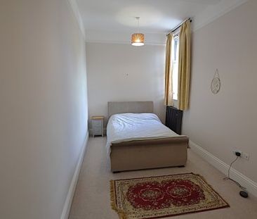 2 Bedroom Apartment For Sale in Belgrove Place - Photo 2