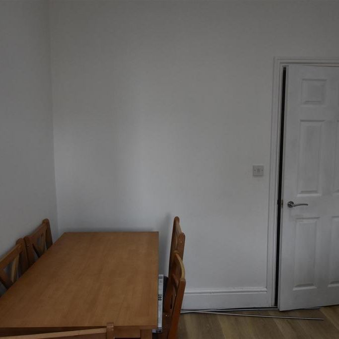 4 bedroom private hall to rent - Photo 1