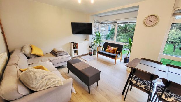 Winchester Close, Enfield - Photo 1