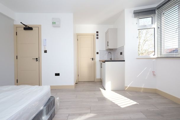 Studio Flat, Lincoln Road, HA2 - Photo 1