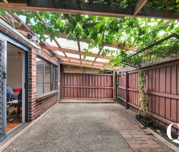 Cozy Rental Unit in the Heart of Sunshine - Your Perfect Home Awaits! - Photo 5