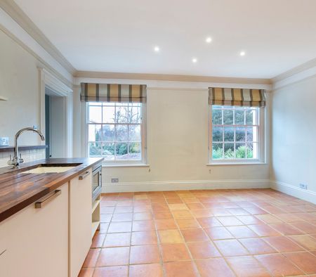 Montpellier Parade, Cheltenham GL50 1UA - Photo 2