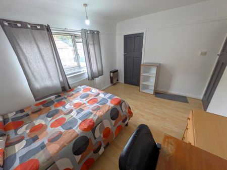 3 bedroom terraced house to rent - Photo 2