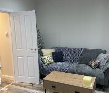 86 University Street, Apt 1, Belfast BT7 1HE - Photo 4