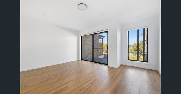 5 bedroom with 3 bathrooms - Photo 1