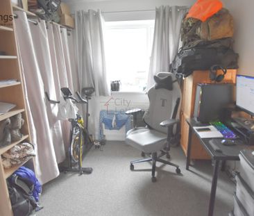 3 Bedroom Semi-Detached House - Photo 4