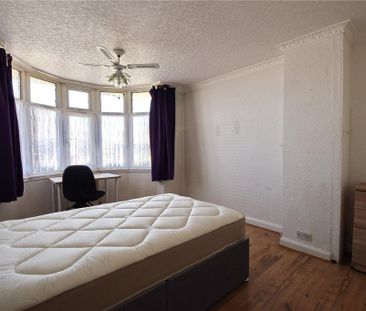 4 bedroom semi-detached house to rent - Photo 2