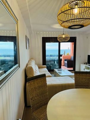 3 room luxury penthouse for rent in Estepona, Andalusia - Photo 1
