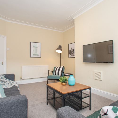 79 Headingley Avenue, Headingley, Leeds, LS6 3ER - Photo 1