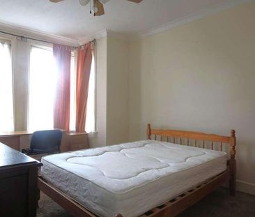 Bedroom Detached House In Ensbury, BH10 - Photo 5
