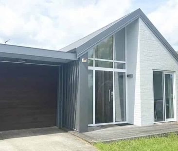 Well-Maintained 3-Bedroom Home in McLennan Park - Photo 4