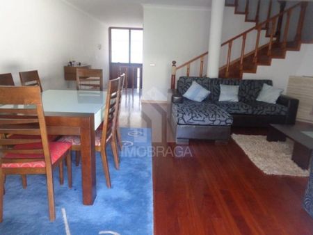 4 bedroom luxury Semidetached House for rent in Braga, Distrito de Braga - Photo 2