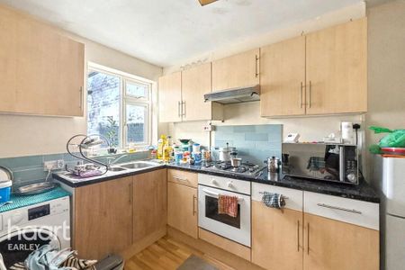 2 bedroom terraced house to rent - Photo 4