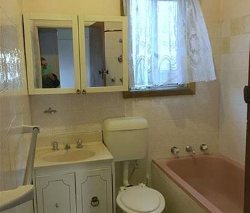 Large Family Home Close to all Amenties - Photo 5