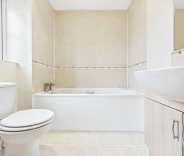4 bedroom detached house to rent - Photo 5