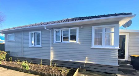 Bright Family Home - Photo 2