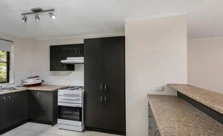 “Spacious Unit in Leafy Location” - Photo 4