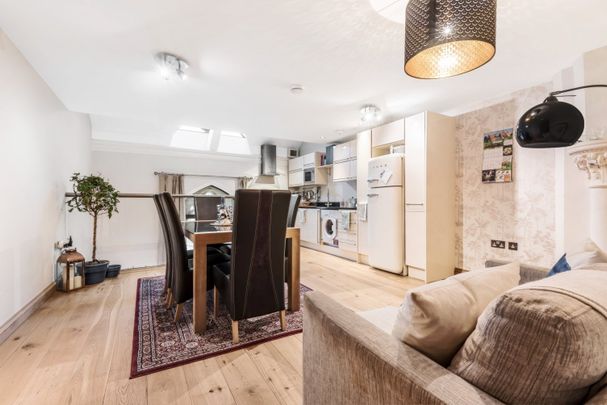 Flat to rent - Church Rise, London, SE23 - Photo 1