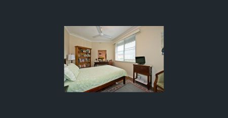 Spacious 3 Bedroom Unit - Photo 2