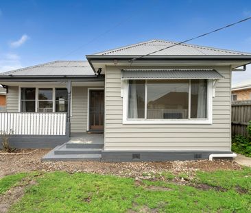 Stylish Family Living in a Prime Hamlyn Heights Location - Photo 5