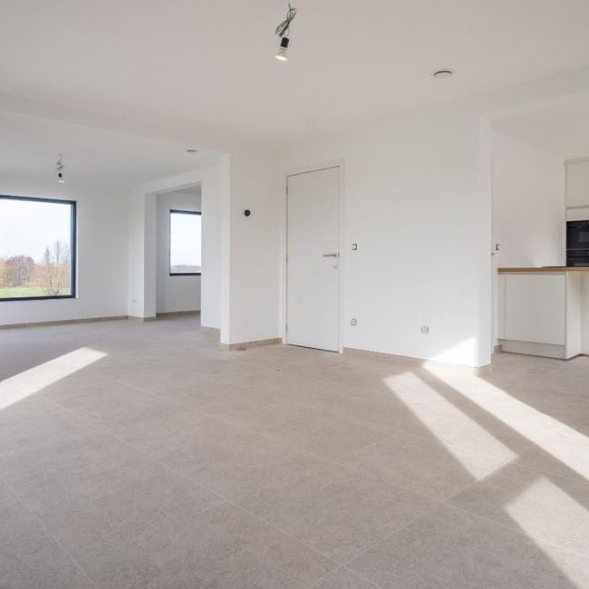 Woning te huur in Kruishoutem voor € 1.385 met 3 slaapkamers - Photo 1