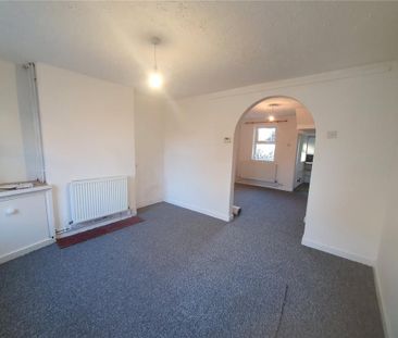 2 bedroom end of terrace house to rent - Photo 3