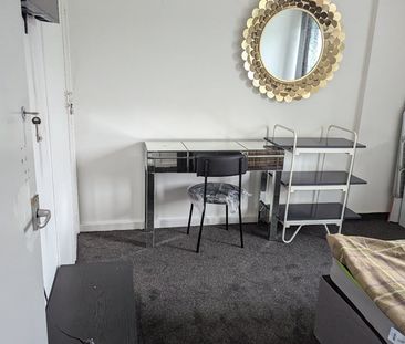 3 Bed Maisonette, Sheffield, S14 - Photo 1