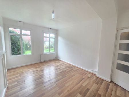 2 Bed Flat, Brixton Hill, SW2 - Photo 2