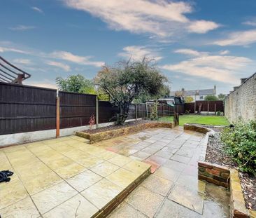 2 bedroom ground floor flat to rent - Photo 1