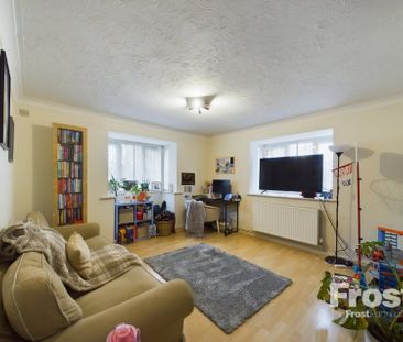 Dutch Barn Close, Stanwell, Staines-Upon-Thames,TW19 - Photo 2