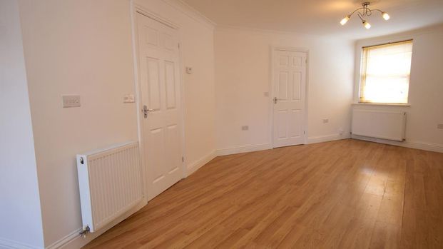 2 bedroom end of terrace house to rent - Photo 1