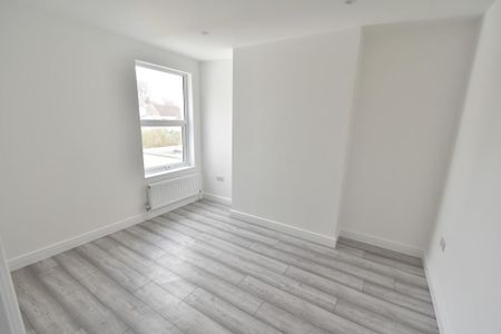 3 bedroom end of terrace house to rent - Photo 3