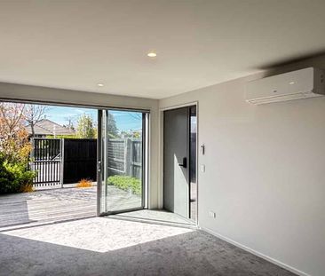 Contemporary Townhouse, walking distance from the Palms Mall! - Photo 3