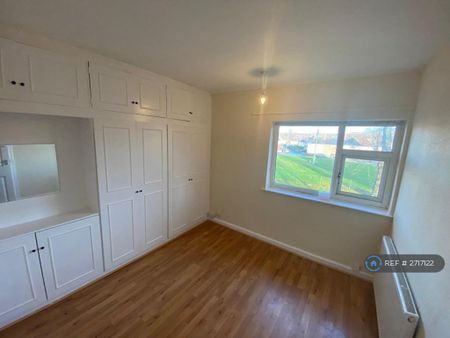 3 bedroom end of terrace house to rent - Photo 4