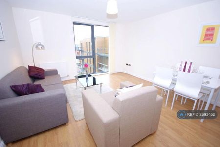 2 bedroom flat to rent - Photo 2