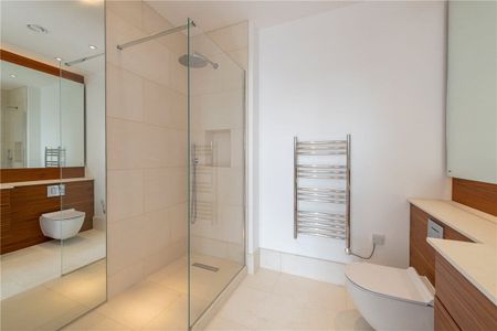 A wonderful ground floor, contemporary two bedroom, two bathroom, apartment with 1130 sq ft of accommodation, situated on the upper Lansdown slopes with private rear garden and off-street parking space. - Photo 5