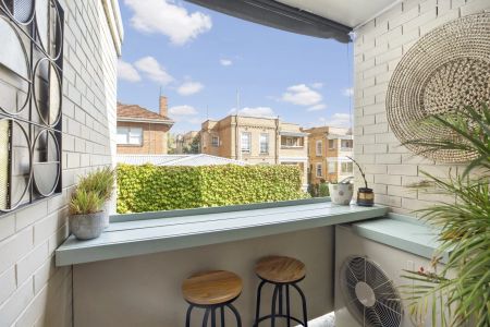 "A Prime Furnished Two-Bedroom Apartment in Vibrant 'Domain Precinct' '' - Photo 2