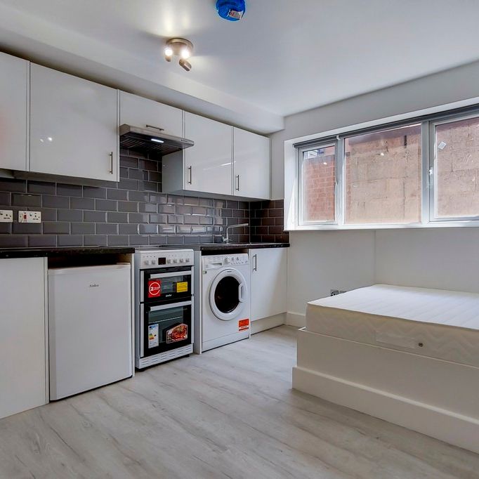 Sunnyside Terrace, London, NW9 - Photo 2