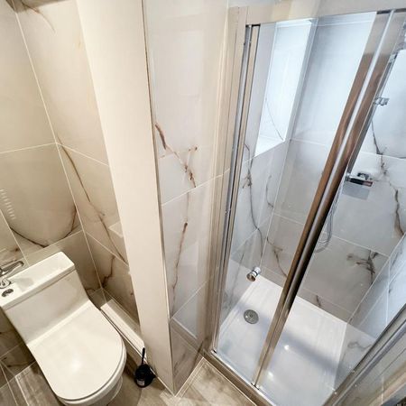 1 bedroom in a house share to rent - Photo 4