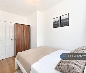 1 bedroom in a flat share to rent - Photo 3
