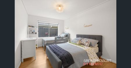 Beautifully Renovated, Spacious & Immaculately Presented! - Photo 4